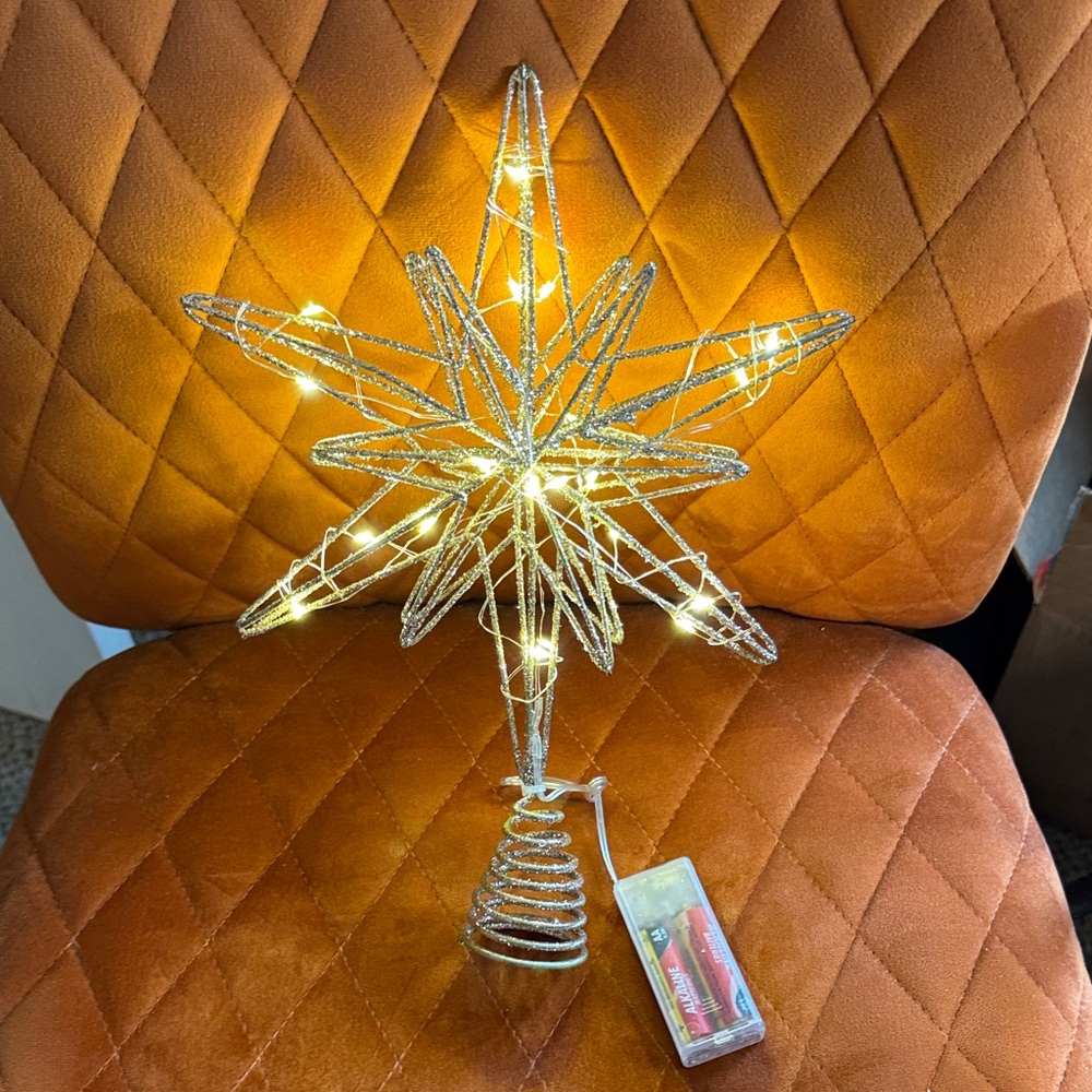 Gold Wire Star Tree Topper - Picture 2 of 4